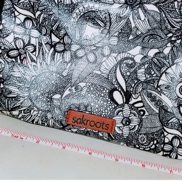 Bundle of 2sacroots bags: makeup bag and crossbody in excellent used condition - Picture 5 of 15